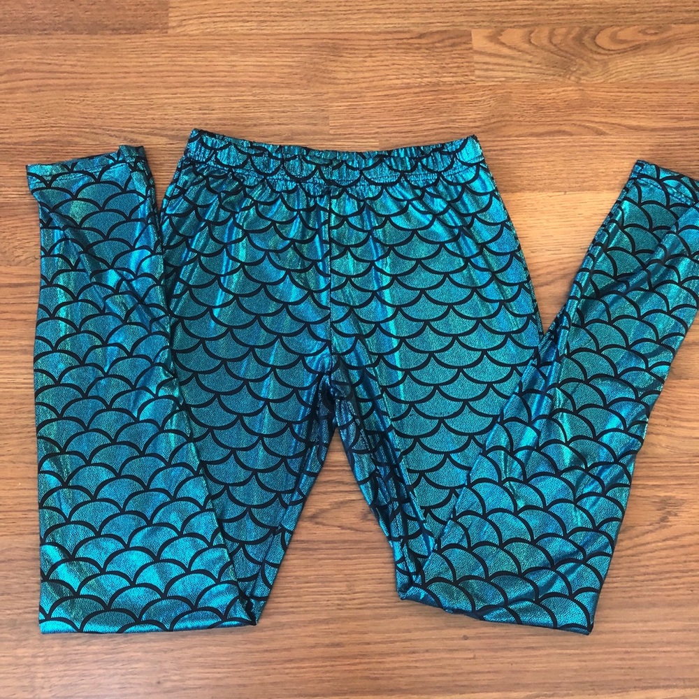 Mermaid shiny leggings.